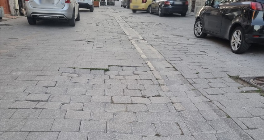 constanteanul suparat foto gropi si pavaje distruse in centrul vechi al constantei un constantean cere constanteanul suparat foto gropi si pavaje distruse in centrul vechi al constantei un constantean cere