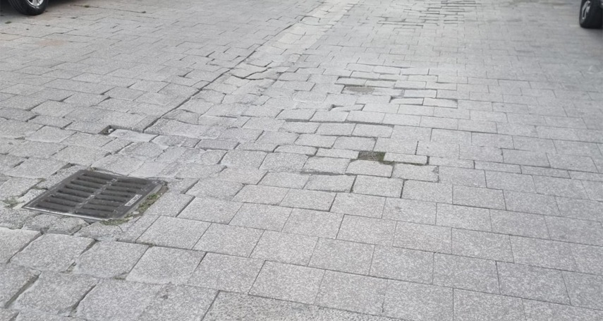 constanteanul suparat foto gropi si pavaje distruse in centrul vechi al constantei un constantean cere constanteanul suparat foto gropi si pavaje distruse in centrul vechi al constantei un constantean cere