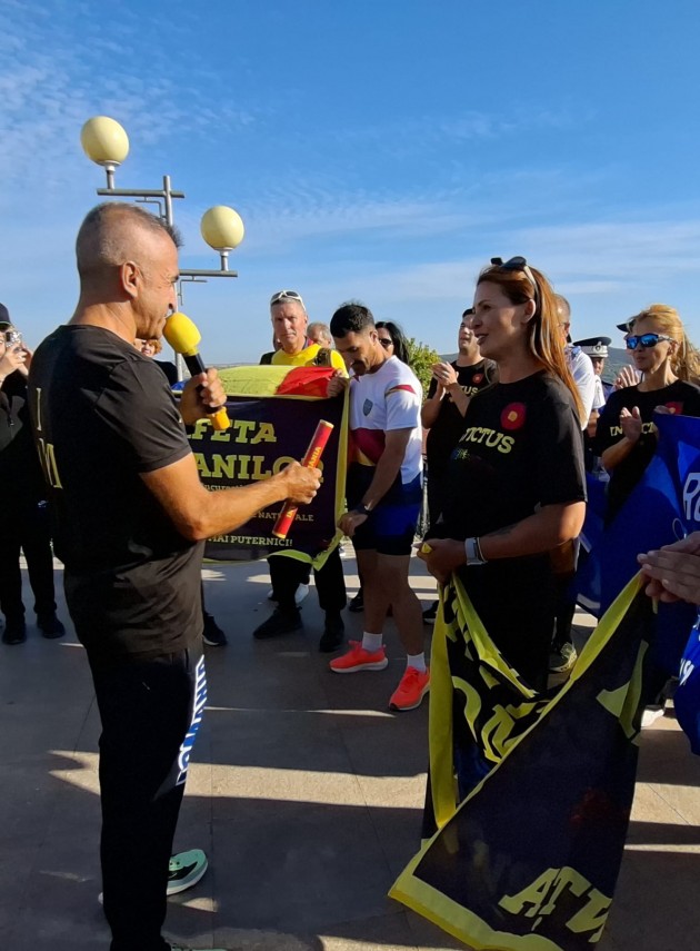 foto drapelul veteranilor purtat prin romania stafeta a ajuns miercuri la tulcea 955882 foto drapelul veteranilor purtat prin romania stafeta a ajuns miercuri la tulcea 955882