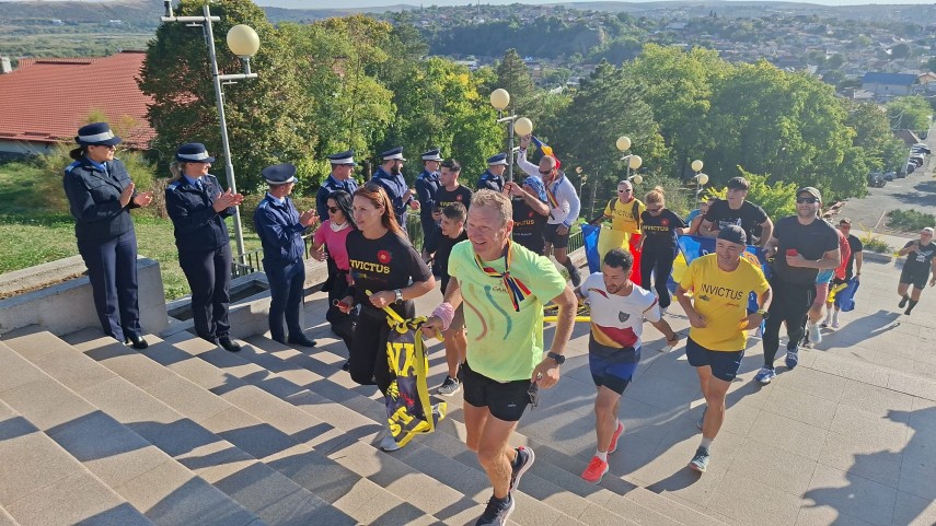foto drapelul veteranilor purtat prin romania stafeta a ajuns miercuri la tulcea 955882 foto drapelul veteranilor purtat prin romania stafeta a ajuns miercuri la tulcea 955882