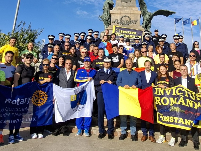 foto drapelul veteranilor purtat prin romania stafeta a ajuns miercuri la tulcea 955882 foto drapelul veteranilor purtat prin romania stafeta a ajuns miercuri la tulcea 955882