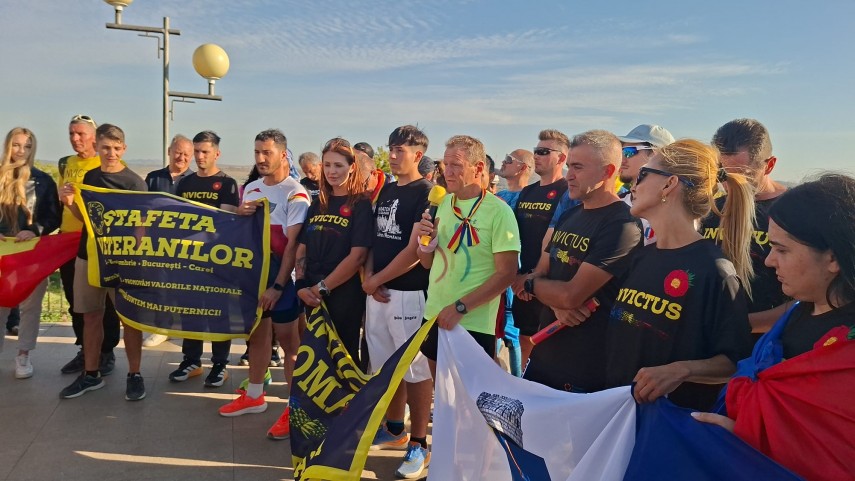 foto drapelul veteranilor purtat prin romania stafeta a ajuns miercuri la tulcea 955882 foto drapelul veteranilor purtat prin romania stafeta a ajuns miercuri la tulcea 955882
