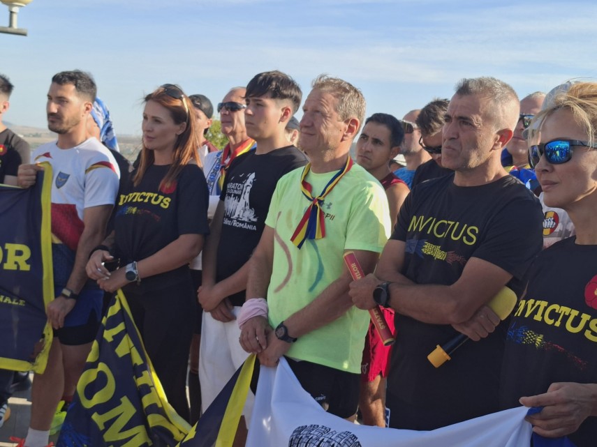 foto drapelul veteranilor purtat prin romania stafeta a ajuns miercuri la tulcea 955882 foto drapelul veteranilor purtat prin romania stafeta a ajuns miercuri la tulcea 955882