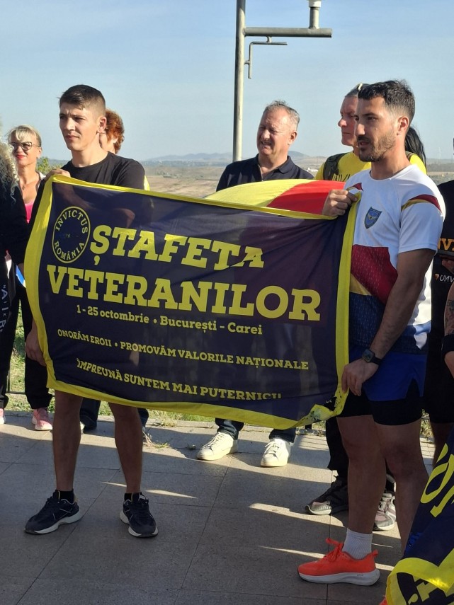 foto drapelul veteranilor purtat prin romania stafeta a ajuns miercuri la tulcea 955882 foto drapelul veteranilor purtat prin romania stafeta a ajuns miercuri la tulcea 955882