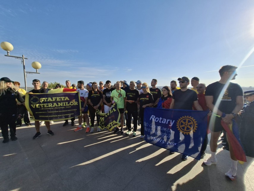 foto drapelul veteranilor purtat prin romania stafeta a ajuns miercuri la tulcea 955882 foto drapelul veteranilor purtat prin romania stafeta a ajuns miercuri la tulcea 955882