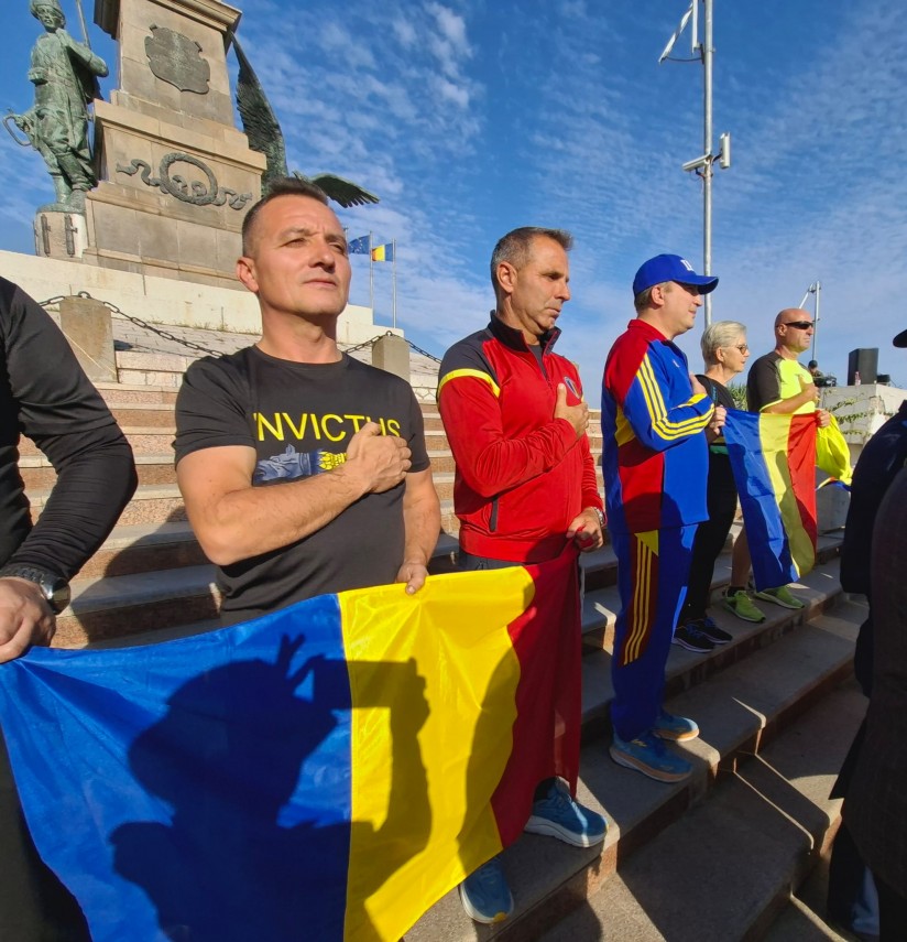 foto drapelul veteranilor purtat prin romania stafeta a ajuns miercuri la tulcea 955882 foto drapelul veteranilor purtat prin romania stafeta a ajuns miercuri la tulcea 955882