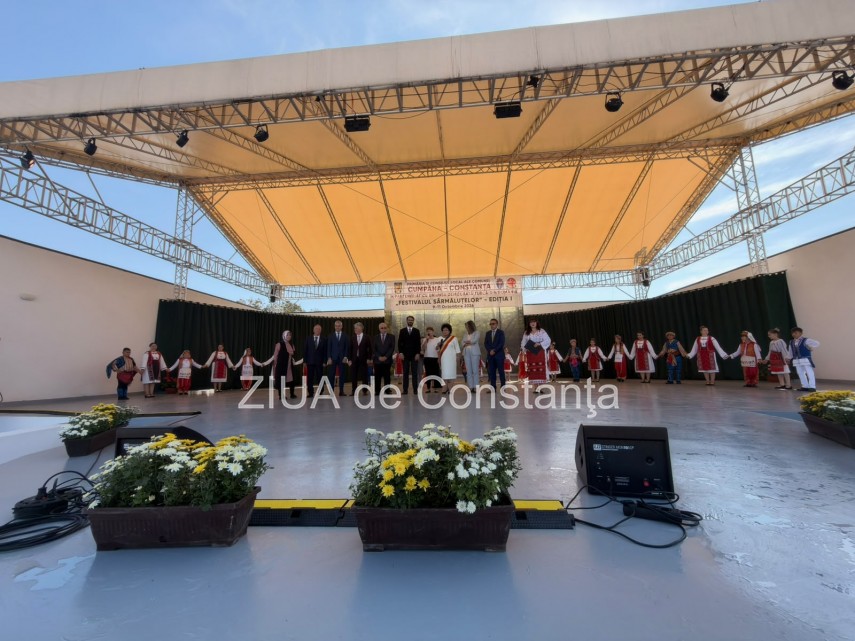 foto video festivalul sarmalutelor prima editie are loc astazi la cumpana o sarbatoare a gustului si foto video festivalul sarmalutelor prima editie are loc astazi la cumpana o sarbatoare a gustului si