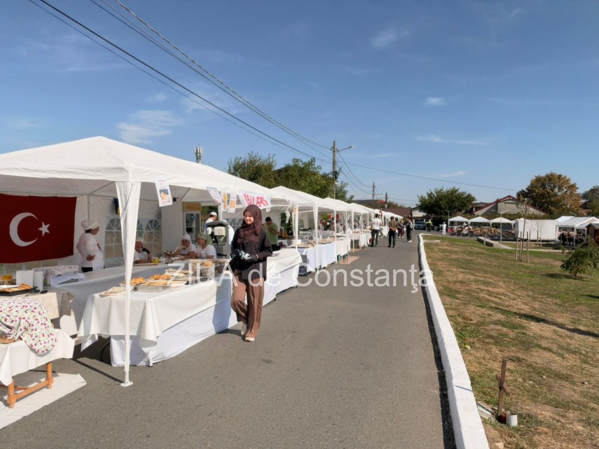 foto video festivalul sarmalutelor prima editie are loc astazi la cumpana o sarbatoare a gustului si foto video festivalul sarmalutelor prima editie are loc astazi la cumpana o sarbatoare a gustului si
