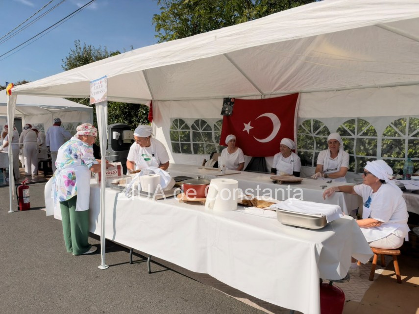 foto video festivalul sarmalutelor prima editie are loc astazi la cumpana o sarbatoare a gustului si foto video festivalul sarmalutelor prima editie are loc astazi la cumpana o sarbatoare a gustului si
