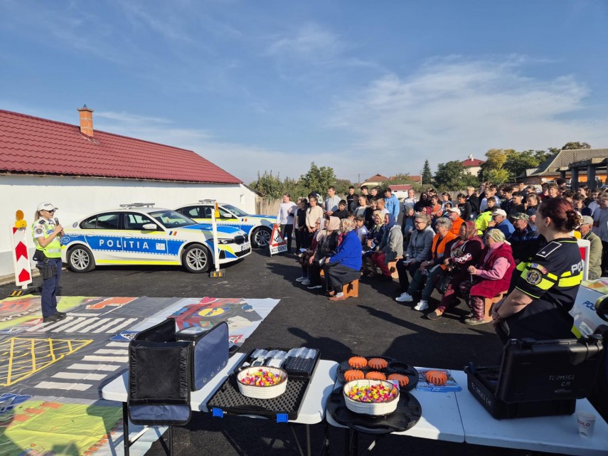 foto politistii din tulcea actiune de educatie rutiera la sarichioi biciclistii si utilizatorii de trotinete foto politistii din tulcea actiune de educatie rutiera la sarichioi biciclistii si utilizatorii de trotinete