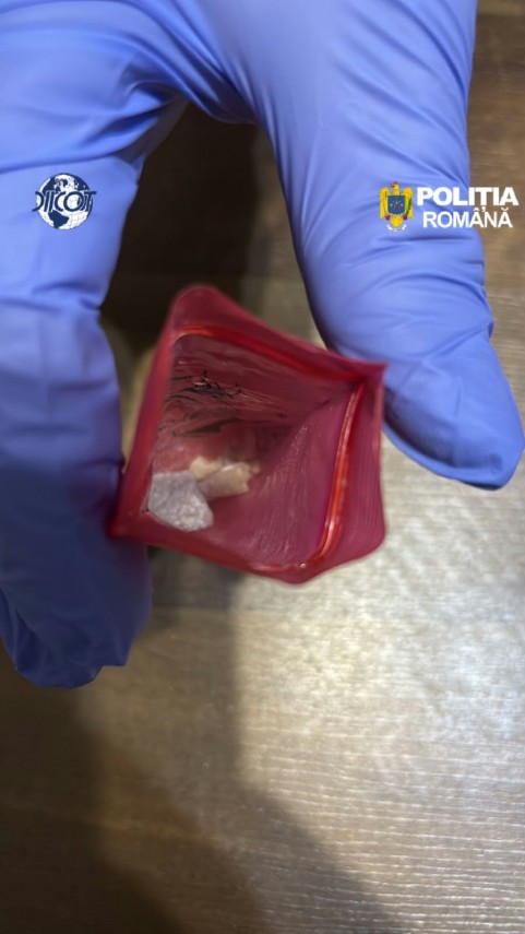 foto trei indivizi suspectati de trafic de droguri retinuti de procurorii diicot detalii din ancheta foto trei indivizi suspectati de trafic de droguri retinuti de procurorii diicot detalii din ancheta