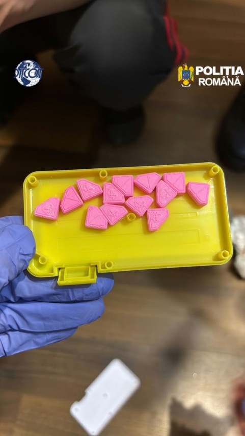 foto trei indivizi suspectati de trafic de droguri retinuti de procurorii diicot detalii din ancheta foto trei indivizi suspectati de trafic de droguri retinuti de procurorii diicot detalii din ancheta
