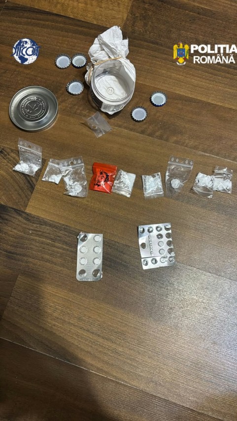 foto trei indivizi suspectati de trafic de droguri retinuti de procurorii diicot detalii din ancheta foto trei indivizi suspectati de trafic de droguri retinuti de procurorii diicot detalii din ancheta