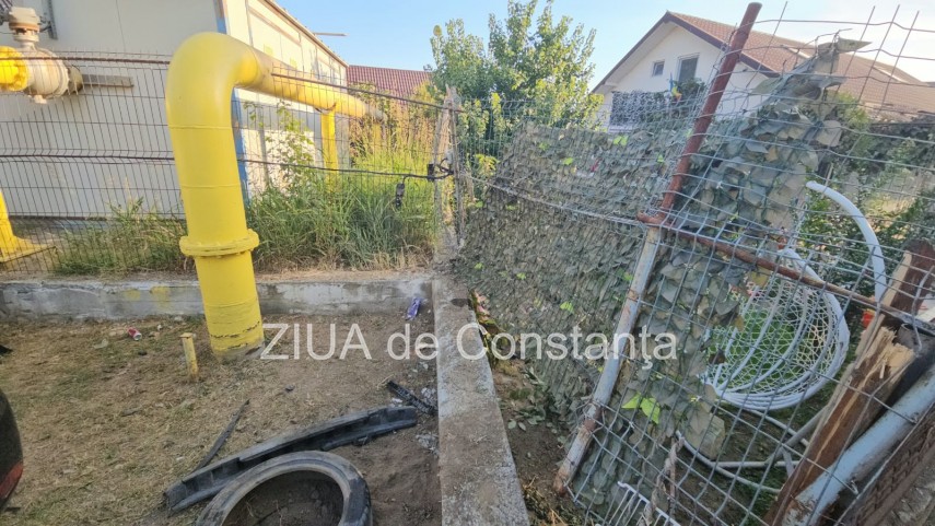 stiri constanta foto video update accident in palazu mare in cursul noptii o masina a ajuns in curtea stiri constanta foto video update accident in palazu mare in cursul noptii o masina a ajuns in curtea