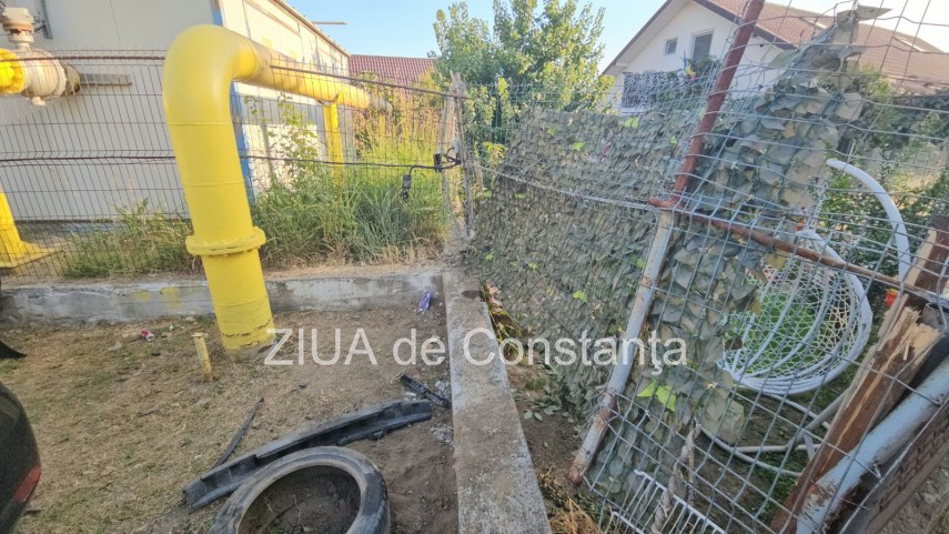 stiri constanta foto video update accident in palazu mare in cursul noptii o masina a ajuns in curtea stiri constanta foto video update accident in palazu mare in cursul noptii o masina a ajuns in curtea