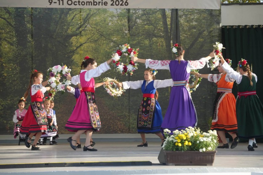 foto festivalul sarmalutelor de la cumpana continua cu muzica dansuri si preparate traditionale astazi foto festivalul sarmalutelor de la cumpana continua cu muzica dansuri si preparate traditionale astazi