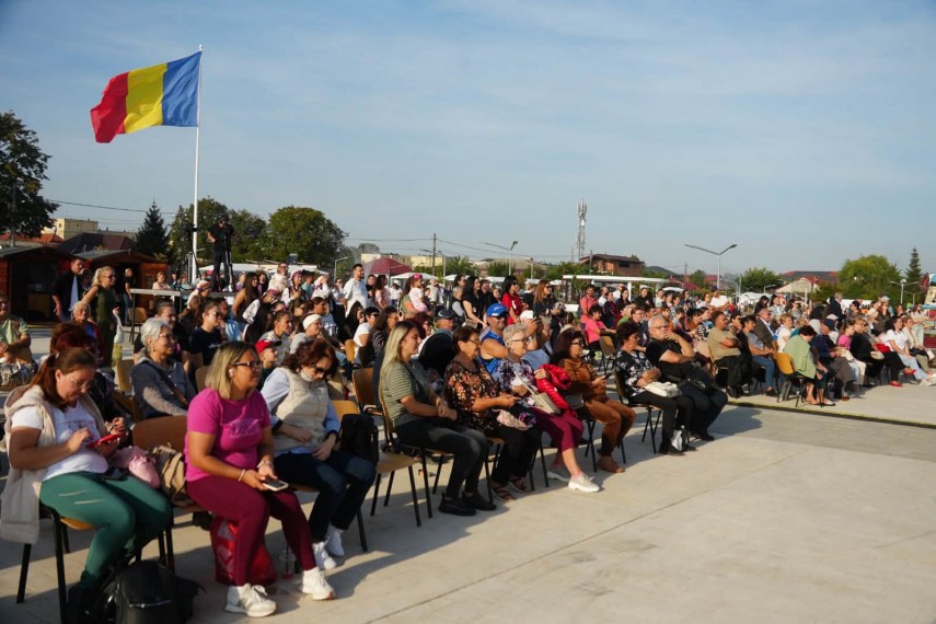 foto festivalul sarmalutelor de la cumpana continua cu muzica dansuri si preparate traditionale astazi foto festivalul sarmalutelor de la cumpana continua cu muzica dansuri si preparate traditionale astazi