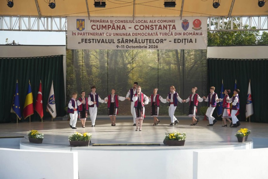 foto festivalul sarmalutelor de la cumpana continua cu muzica dansuri si preparate traditionale astazi foto festivalul sarmalutelor de la cumpana continua cu muzica dansuri si preparate traditionale astazi