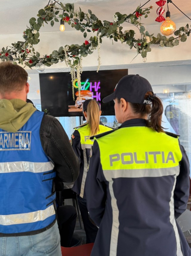 foto politia romana intensifica actiunile in scoli peste 2 300 de activitati de prevenire intr o singura foto politia romana intensifica actiunile in scoli peste 2 300 de activitati de prevenire intr o singura