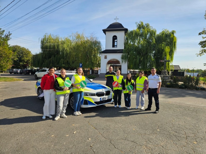 foto politia romana intensifica actiunile in scoli peste 2 300 de activitati de prevenire intr o singura foto politia romana intensifica actiunile in scoli peste 2 300 de activitati de prevenire intr o singura