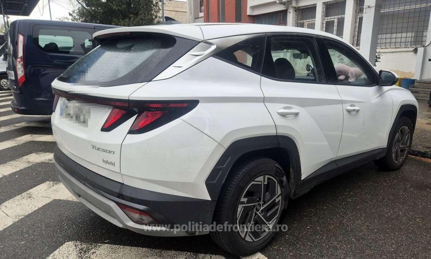 foto masina de 40 000 de euro sechestrata la nadlac ce au descoperit politistii de frontiera in timpul foto masina de 40 000 de euro sechestrata la nadlac ce au descoperit politistii de frontiera in timpul