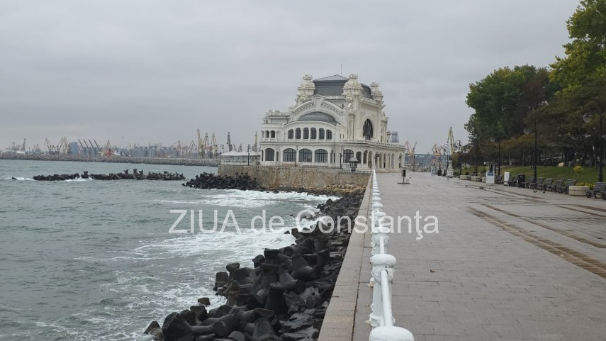foto video spectacol al naturii pe litoral valuri mari pe faleza cazinoului din constanta 956469 foto video spectacol al naturii pe litoral valuri mari pe faleza cazinoului din constanta 956469