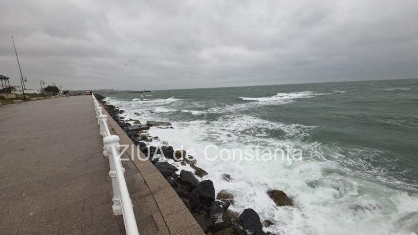 foto video spectacol al naturii pe litoral valuri mari pe faleza cazinoului din constanta 956469 foto video spectacol al naturii pe litoral valuri mari pe faleza cazinoului din constanta 956469