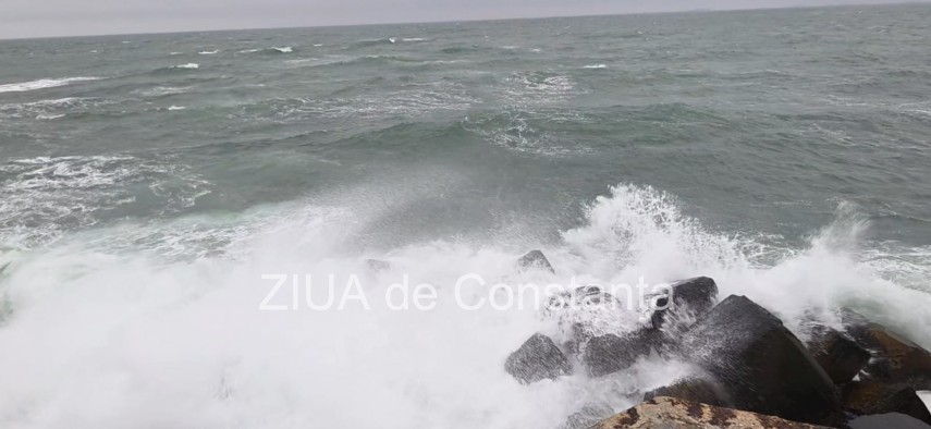 foto video spectacol al naturii pe litoral valuri mari pe faleza cazinoului din constanta 956469 foto video spectacol al naturii pe litoral valuri mari pe faleza cazinoului din constanta 956469