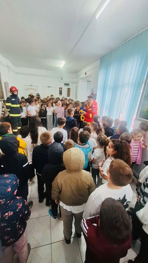 foto peste 1000 de elevi au participat la activiutatile organizate de isu dobrogea cu ocazia zilei de foto peste 1000 de elevi au participat la activiutatile organizate de isu dobrogea cu ocazia zilei de