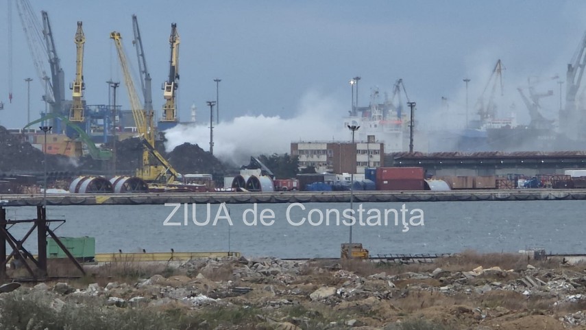 foto video incendiu din portul constanta nu a fost stins nici dupa 24 de ore fumul dens se poate vedea foto video incendiu din portul constanta nu a fost stins nici dupa 24 de ore fumul dens se poate vedea