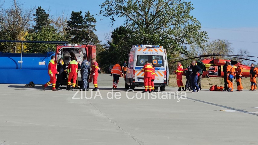 foto video marinarii salvati de pe nava wine trader adusi cu elicopterul la constanta 956756 foto video marinarii salvati de pe nava wine trader adusi cu elicopterul la constanta 956756