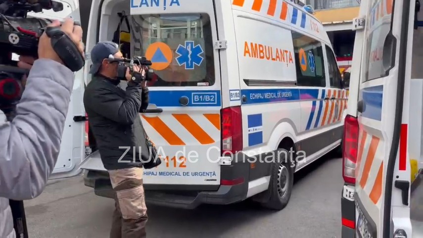 video cei cinci marinari salvati de pe nava wine trader au fost adusi la spitalul judetean constanta video cei cinci marinari salvati de pe nava wine trader au fost adusi la spitalul judetean constanta