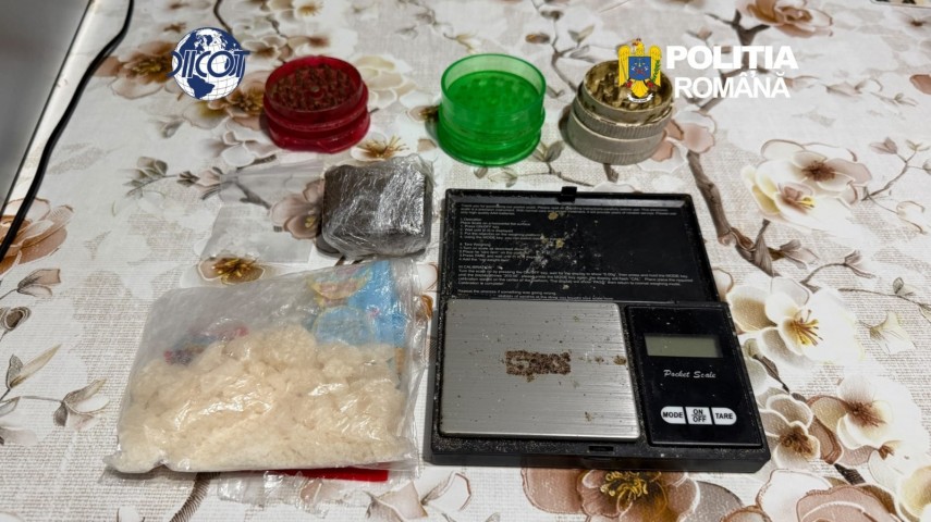 foto video droguri prin curier si substante de mare risc pe raza judetului alba cinci suspecti retinuti foto video droguri prin curier si substante de mare risc pe raza judetului alba cinci suspecti retinuti