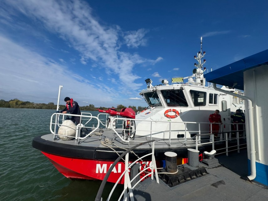 foto video noi forte mobilizate in operatiunea din marea neagra salupa multirol a isu tulcea in portul foto video noi forte mobilizate in operatiunea din marea neagra salupa multirol a isu tulcea in portul