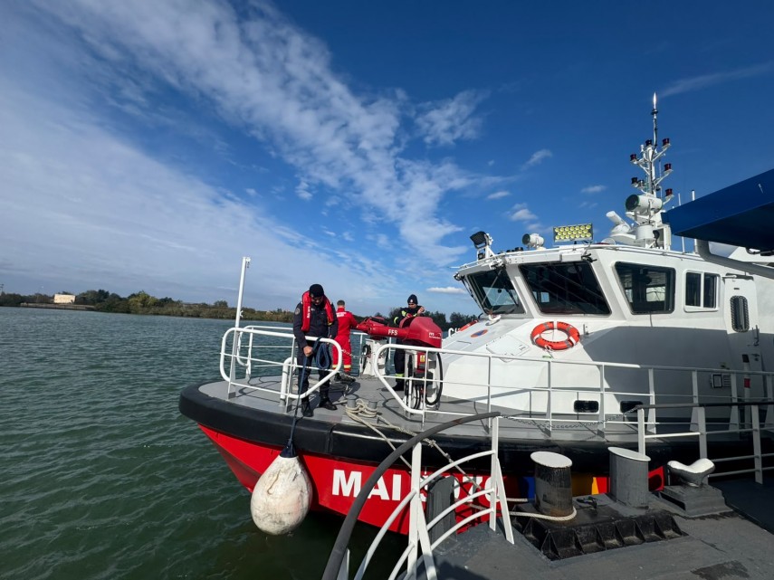 foto video noi forte mobilizate in operatiunea din marea neagra salupa multirol a isu tulcea in portul foto video noi forte mobilizate in operatiunea din marea neagra salupa multirol a isu tulcea in portul