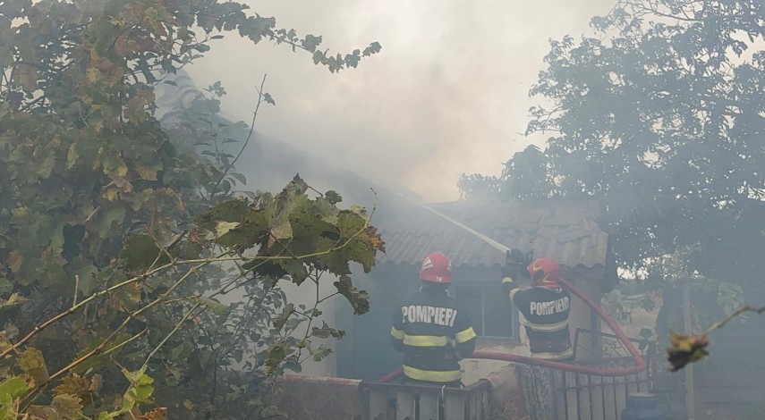 foto video incendiu la o locuinta din nalbant judetul tulcea o persoana salvata din calea flacarilor foto video incendiu la o locuinta din nalbant judetul tulcea o persoana salvata din calea flacarilor