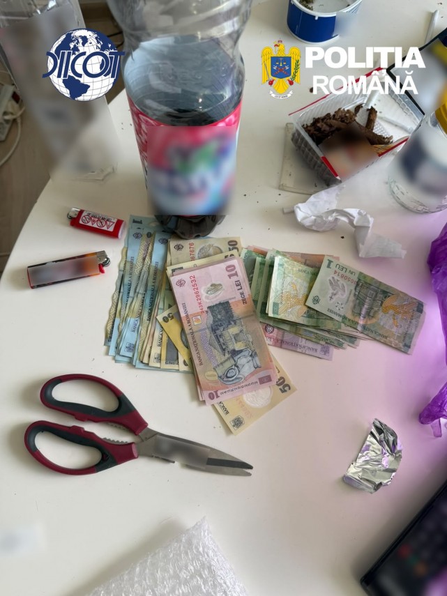foto elev in varsta de 16 ani retinut pentru trafic de droguri de mare risc adolescentul isi promova foto elev in varsta de 16 ani retinut pentru trafic de droguri de mare risc adolescentul isi promova