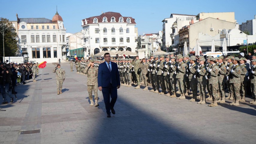 foto juramant militar in piata ovidiu din constanta 956973 foto juramant militar in piata ovidiu din constanta 956973