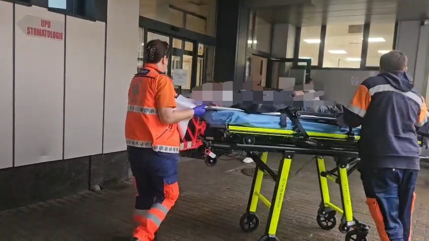 foto video mai multe persoane transportate la spital in urma accidentului de la lumina o victima in stare foto video mai multe persoane transportate la spital in urma accidentului de la lumina o victima in stare