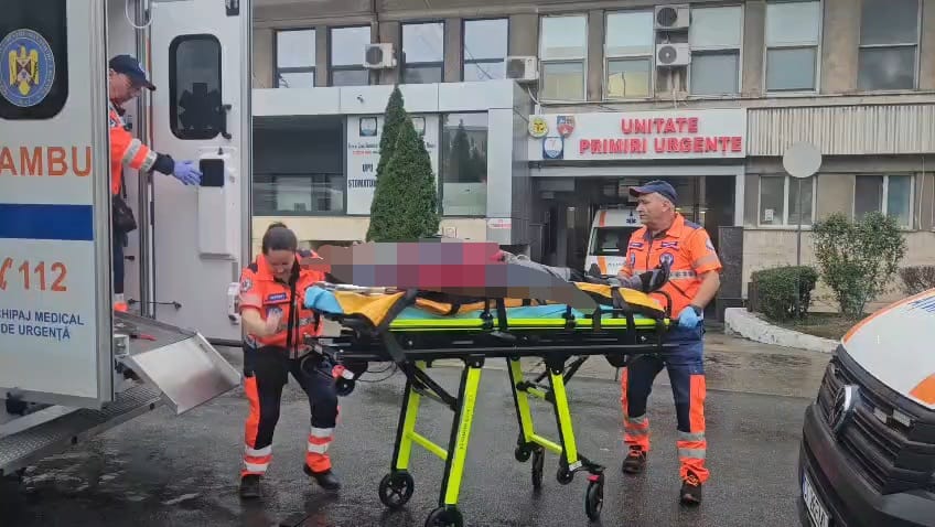 foto video mai multe persoane transportate la spital in urma accidentului de la lumina o victima in stare foto video mai multe persoane transportate la spital in urma accidentului de la lumina o victima in stare