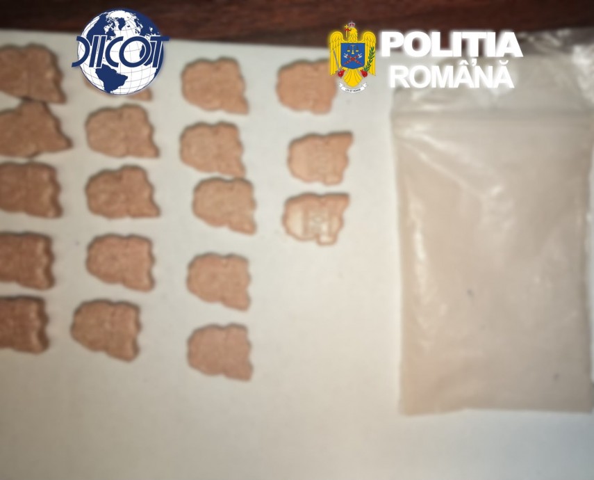 foto tanar de 22 de ani arestat preventiv pentru trafic de droguri de mare risc prins intr un tren bucuresti foto tanar de 22 de ani arestat preventiv pentru trafic de droguri de mare risc prins intr un tren bucuresti