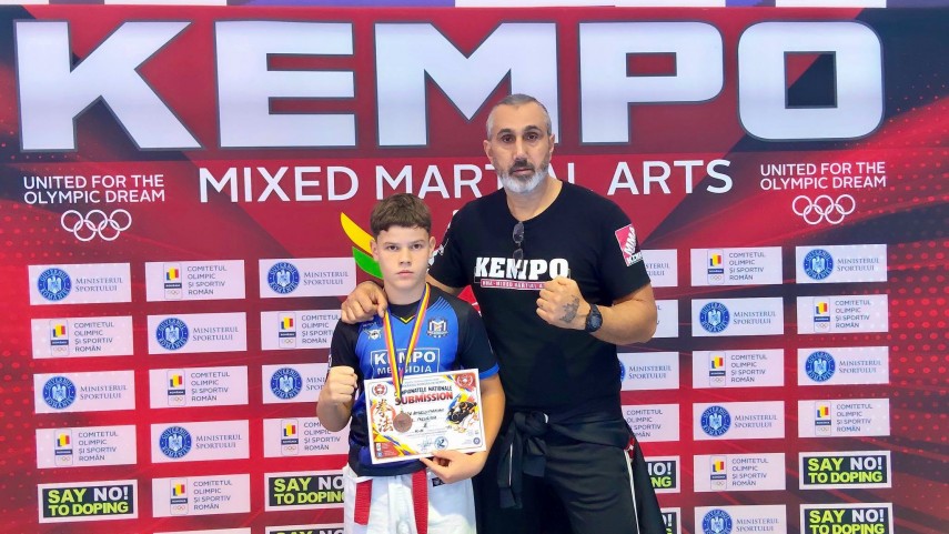 cs medgidia familia cringus antrenati de tatal lor cei trei frati au urcat pe podium la nationalele de cs medgidia familia cringus antrenati de tatal lor cei trei frati au urcat pe podium la nationalele de