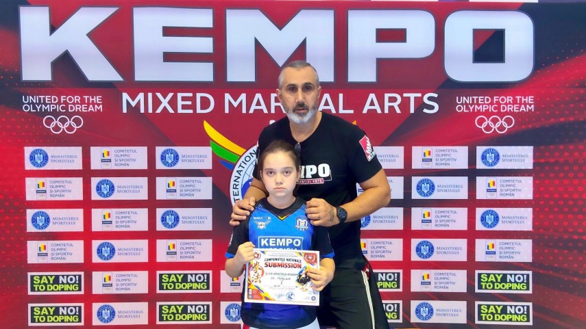 cs medgidia familia cringus antrenati de tatal lor cei trei frati au urcat pe podium la nationalele de cs medgidia familia cringus antrenati de tatal lor cei trei frati au urcat pe podium la nationalele de