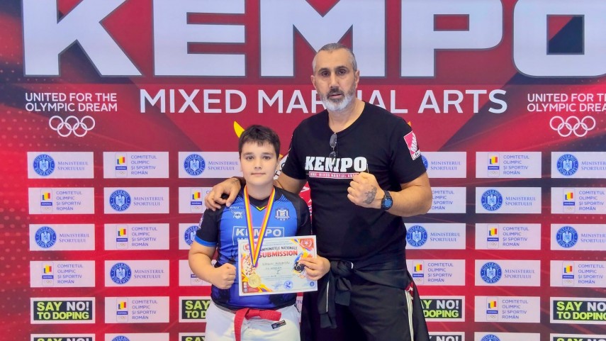 cs medgidia familia cringus antrenati de tatal lor cei trei frati au urcat pe podium la nationalele de cs medgidia familia cringus antrenati de tatal lor cei trei frati au urcat pe podium la nationalele de