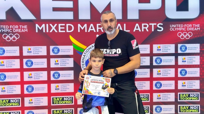 cs medgidia familia cringus antrenati de tatal lor cei trei frati au urcat pe podium la nationalele de cs medgidia familia cringus antrenati de tatal lor cei trei frati au urcat pe podium la nationalele de