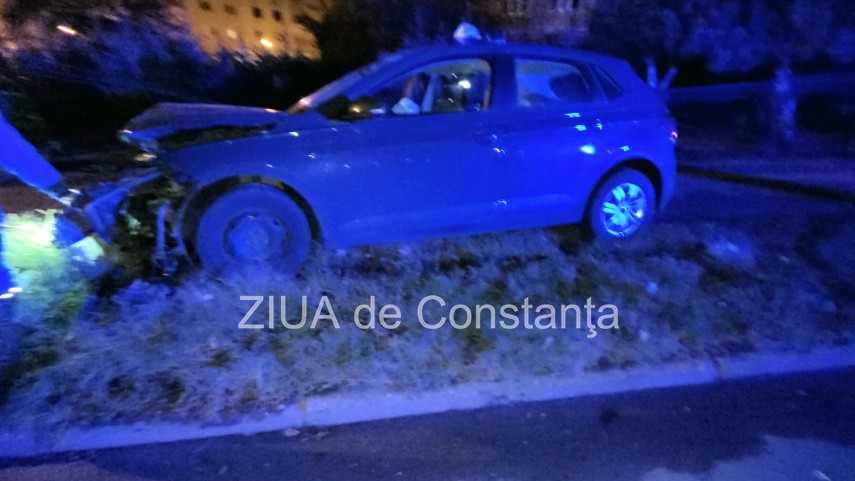 accident in toiul noptii pe bulevardul aurel vlaicu din constanta foto video un autoturism volkswagen accident in toiul noptii pe bulevardul aurel vlaicu din constanta foto video un autoturism volkswagen