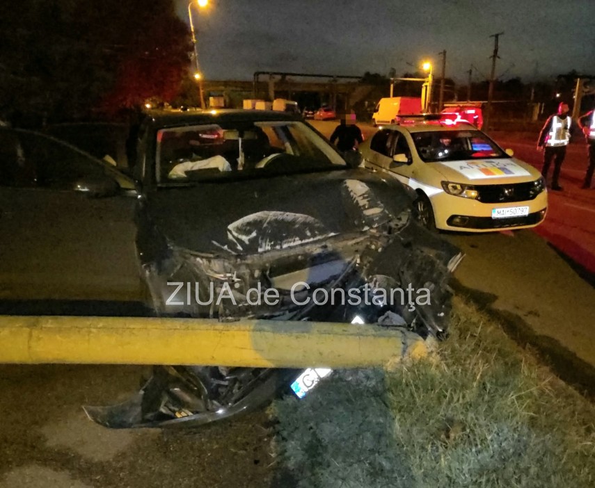 accident in toiul noptii pe bulevardul aurel vlaicu din constanta foto video un autoturism volkswagen accident in toiul noptii pe bulevardul aurel vlaicu din constanta foto video un autoturism volkswagen