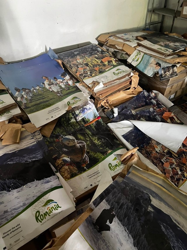 foto irineu darau a sesizat dna peste 40 000 de albume cu cimitirul vesel din sapanta platite din bani foto irineu darau a sesizat dna peste 40 000 de albume cu cimitirul vesel din sapanta platite din bani