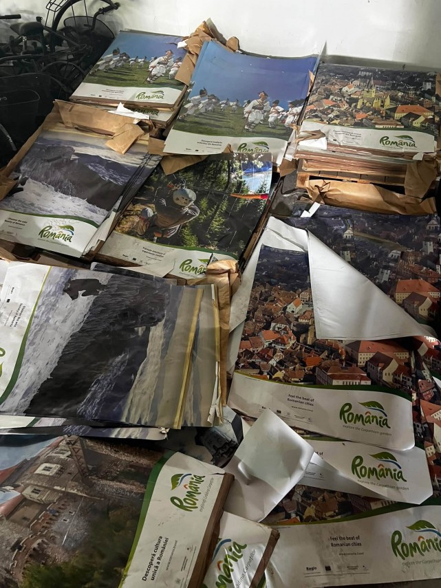 foto irineu darau a sesizat dna peste 40 000 de albume cu cimitirul vesel din sapanta platite din bani foto irineu darau a sesizat dna peste 40 000 de albume cu cimitirul vesel din sapanta platite din bani