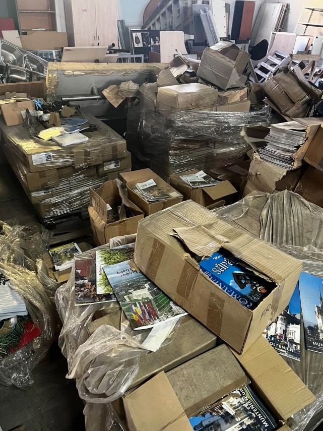 foto irineu darau a sesizat dna peste 40 000 de albume cu cimitirul vesel din sapanta platite din bani foto irineu darau a sesizat dna peste 40 000 de albume cu cimitirul vesel din sapanta platite din bani